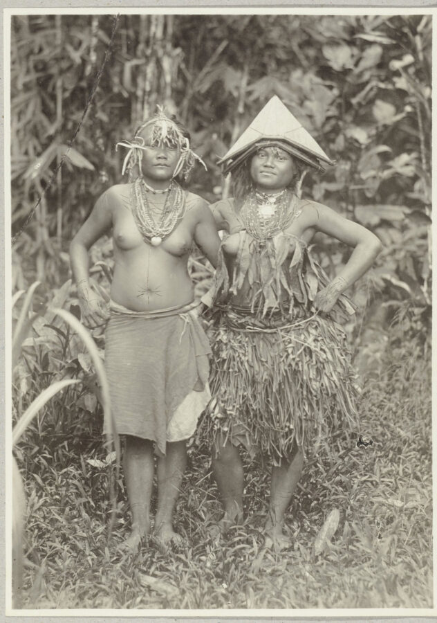 mentawai-women-colonial-time Old photo of Mentawai women during Dutch colonial time